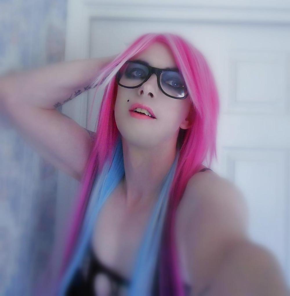 25P Tranny Supersatin Emo Goth Rock Chick Pics 3 ( Face pics )