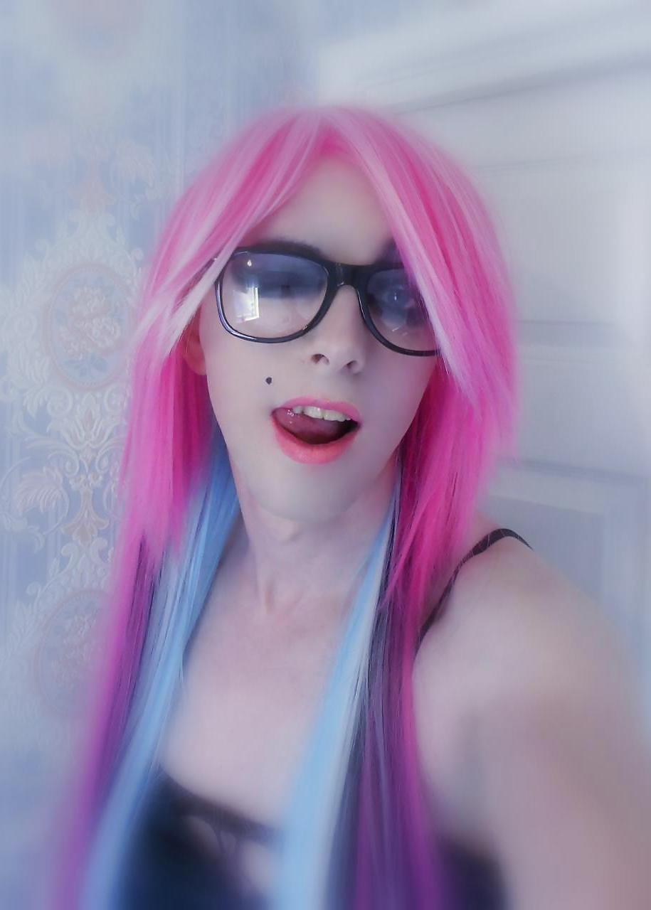 25P Tranny Supersatin Emo Goth Rock Chick Pics 3 ( Face pics )