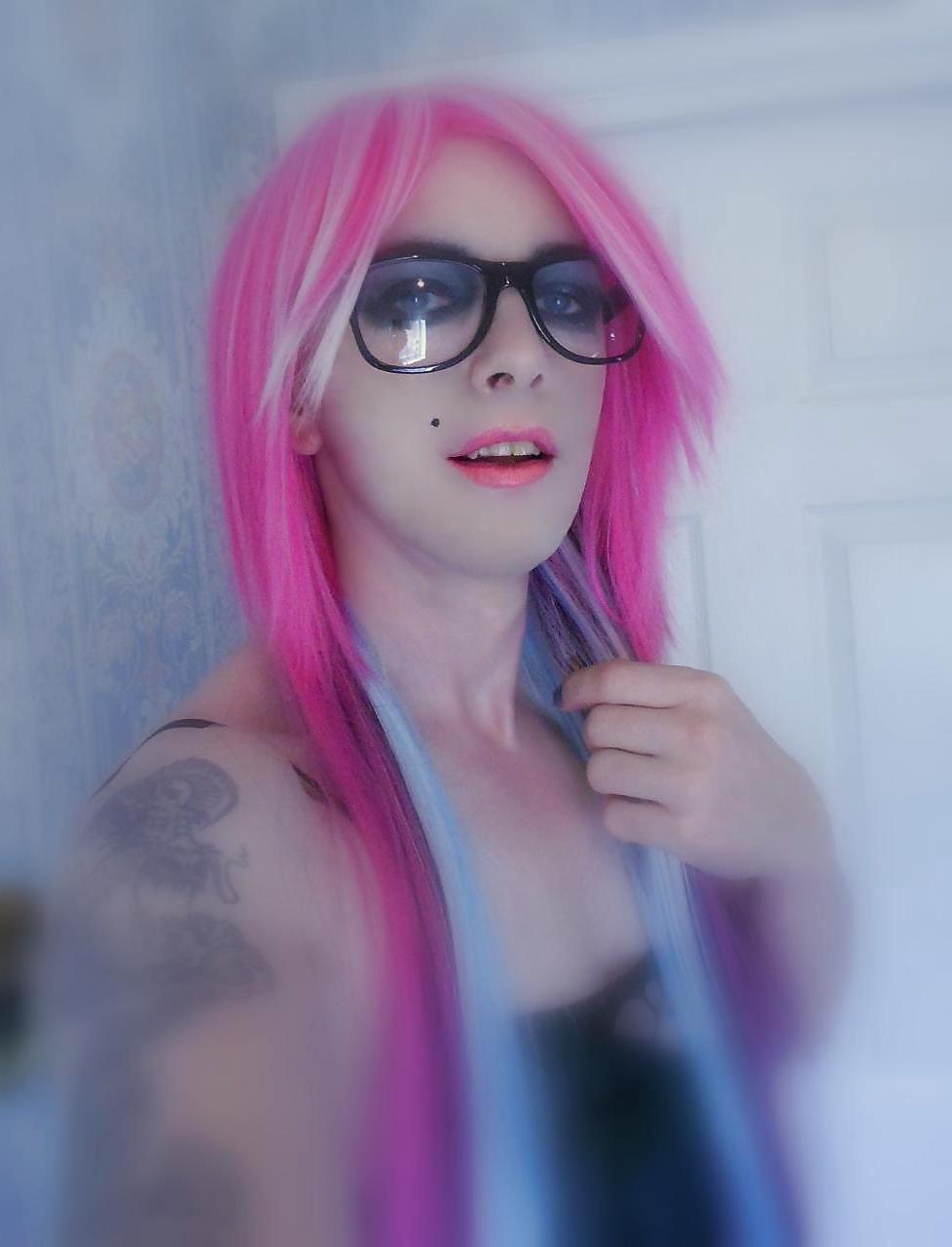 25P Tranny Supersatin Emo Goth Rock Chick Pics 3 ( Face pics )