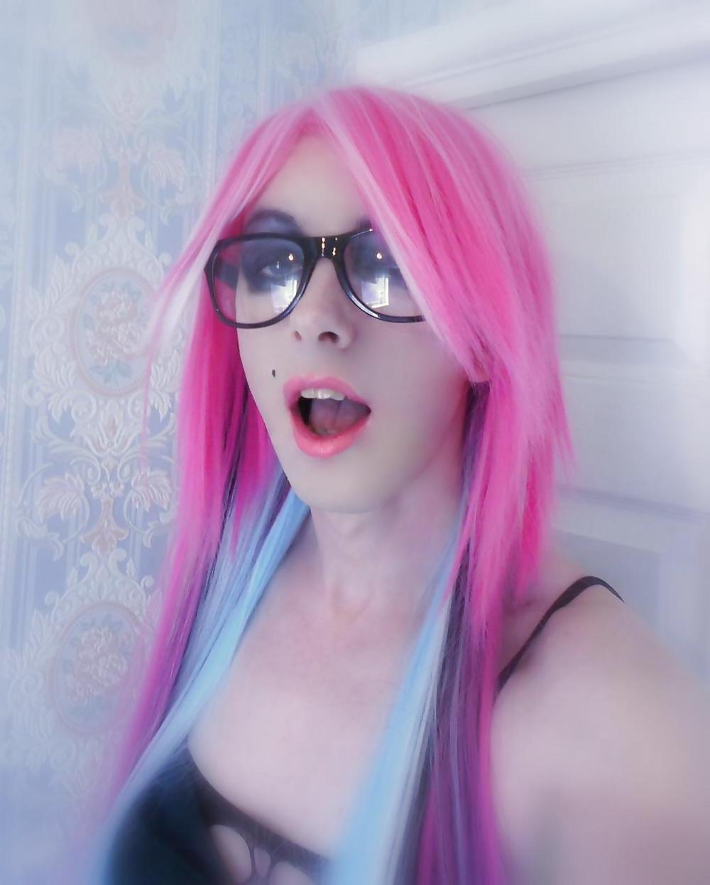 25P Tranny Supersatin Emo Goth Rock Chick Pics 3 ( Face pics )