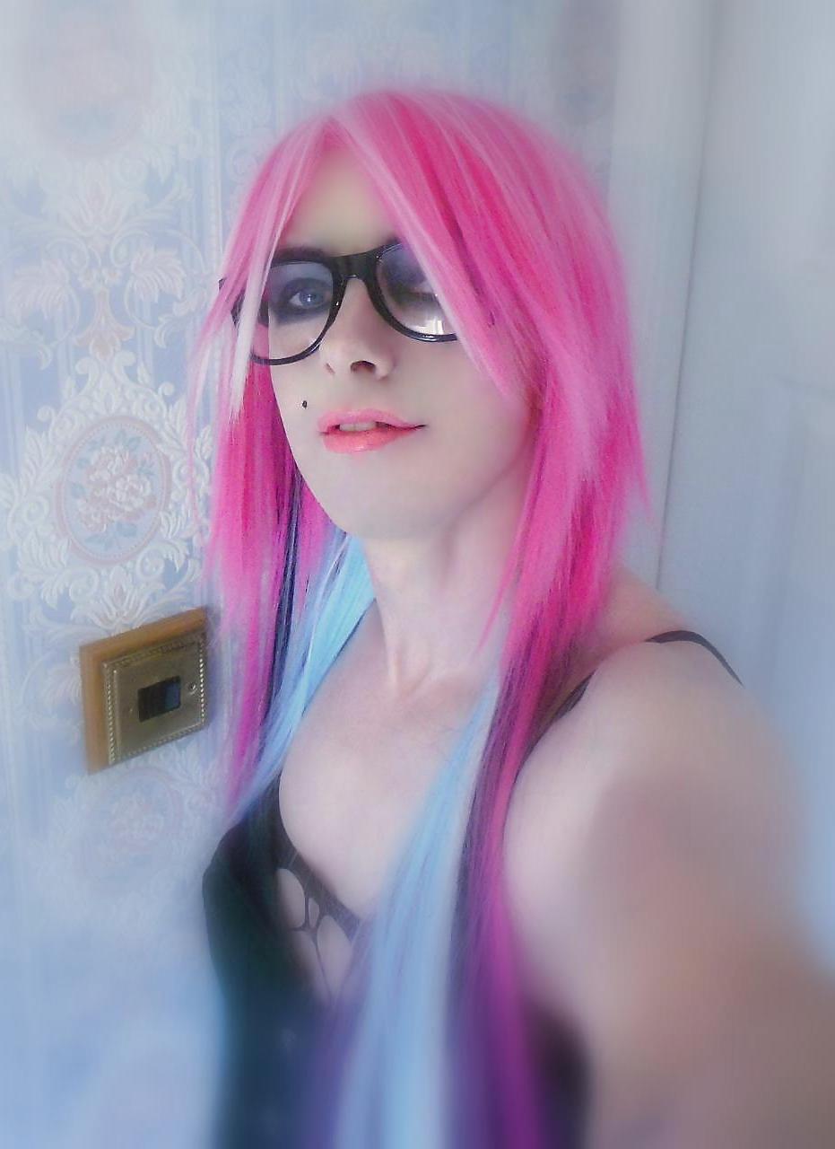 25P Tranny Supersatin Emo Goth Rock Chick Pics 3 ( Face pics )