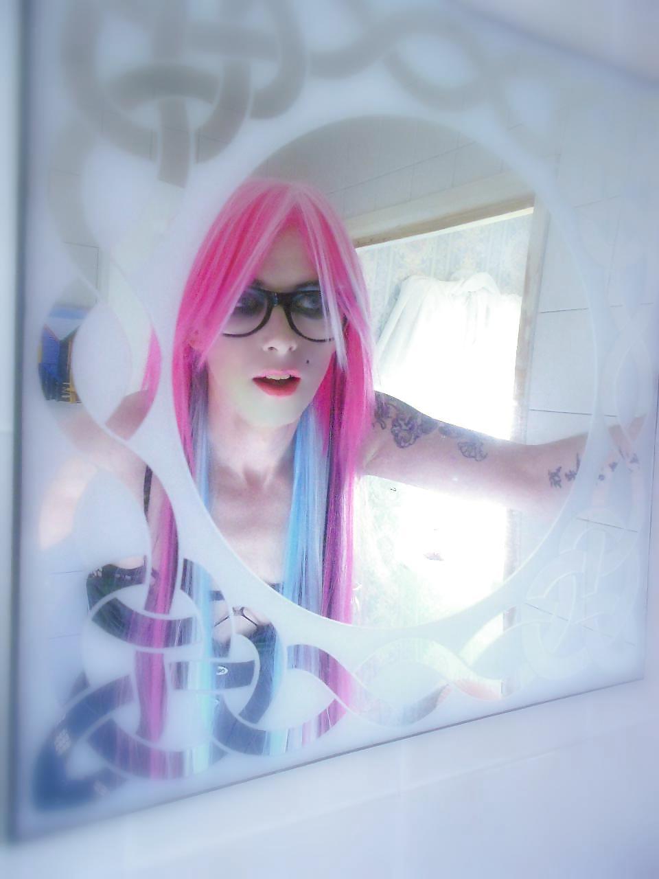 25P Tranny Supersatin Emo Goth Rock Chick Pics 3 ( Face pics )