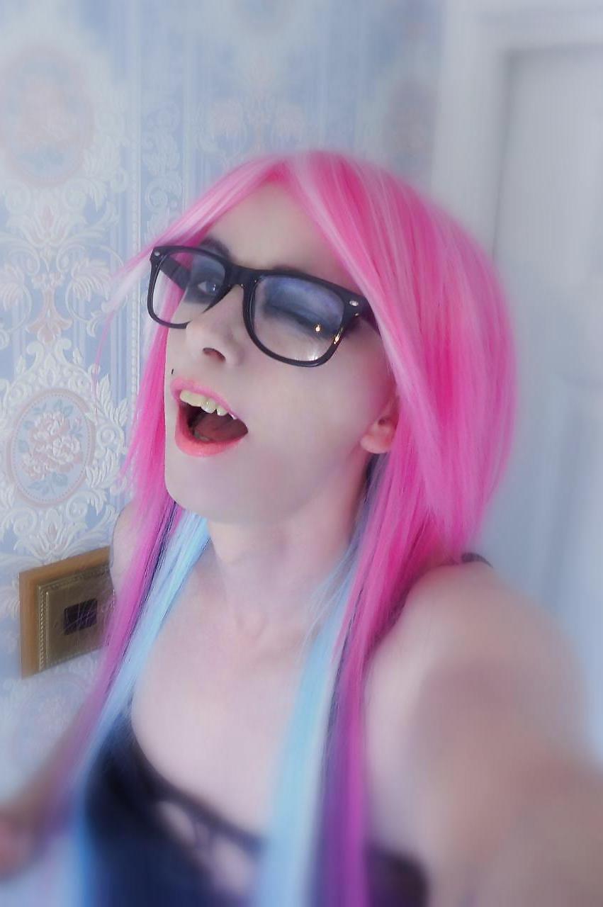 25P Tranny Supersatin Emo Goth Rock Chick Pics 3 ( Face pics )