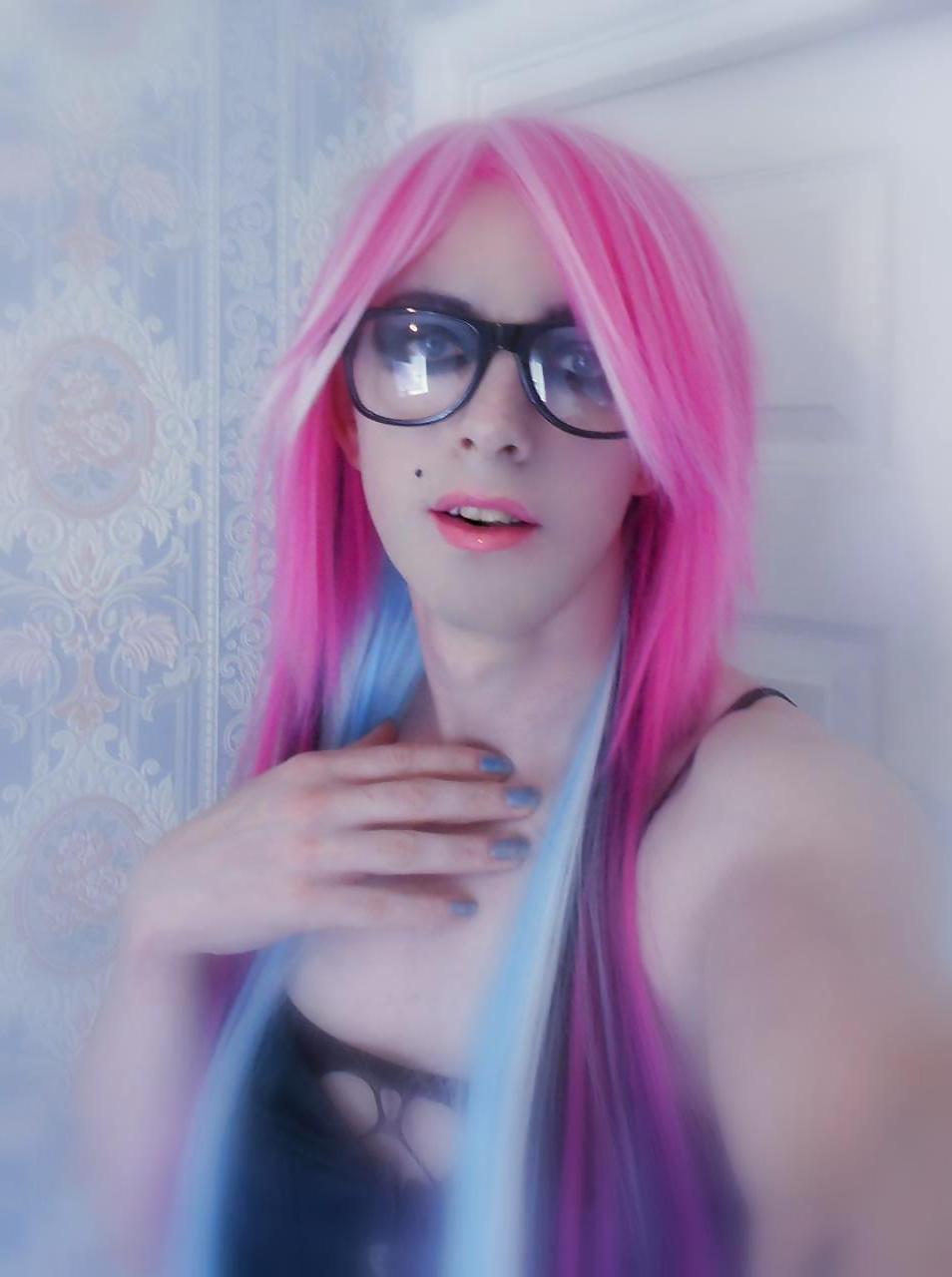 25P Tranny Supersatin Emo Goth Rock Chick Pics 3 ( Face pics )
