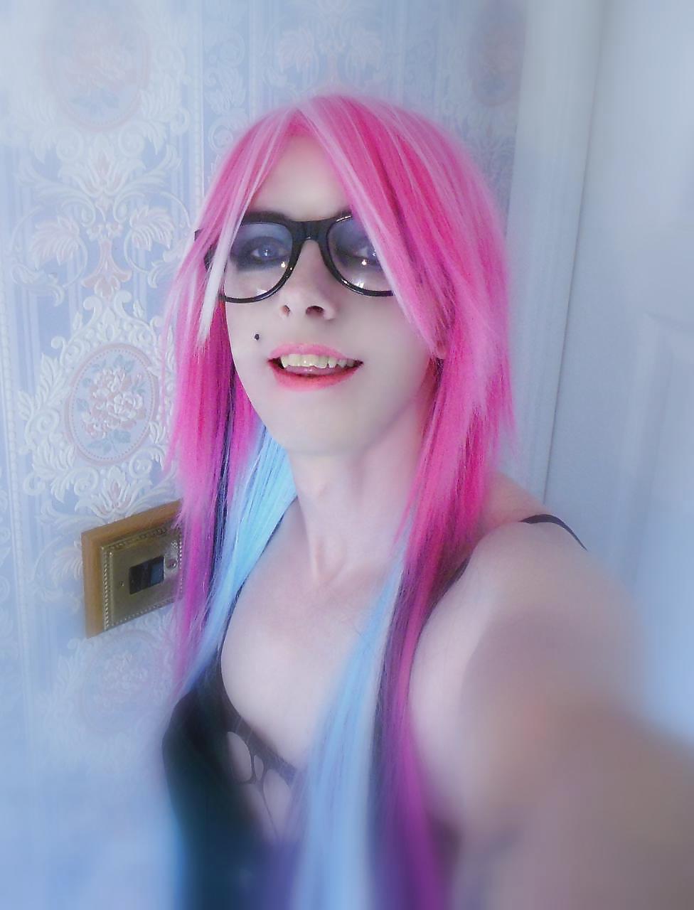 25P Tranny Supersatin Emo Goth Rock Chick Pics 3 ( Face pics )