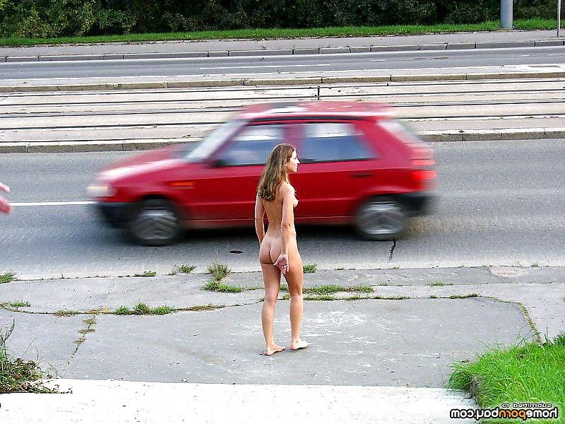 25P Showing her ass on the street