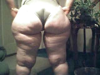 8P Pawg mom with huge booty