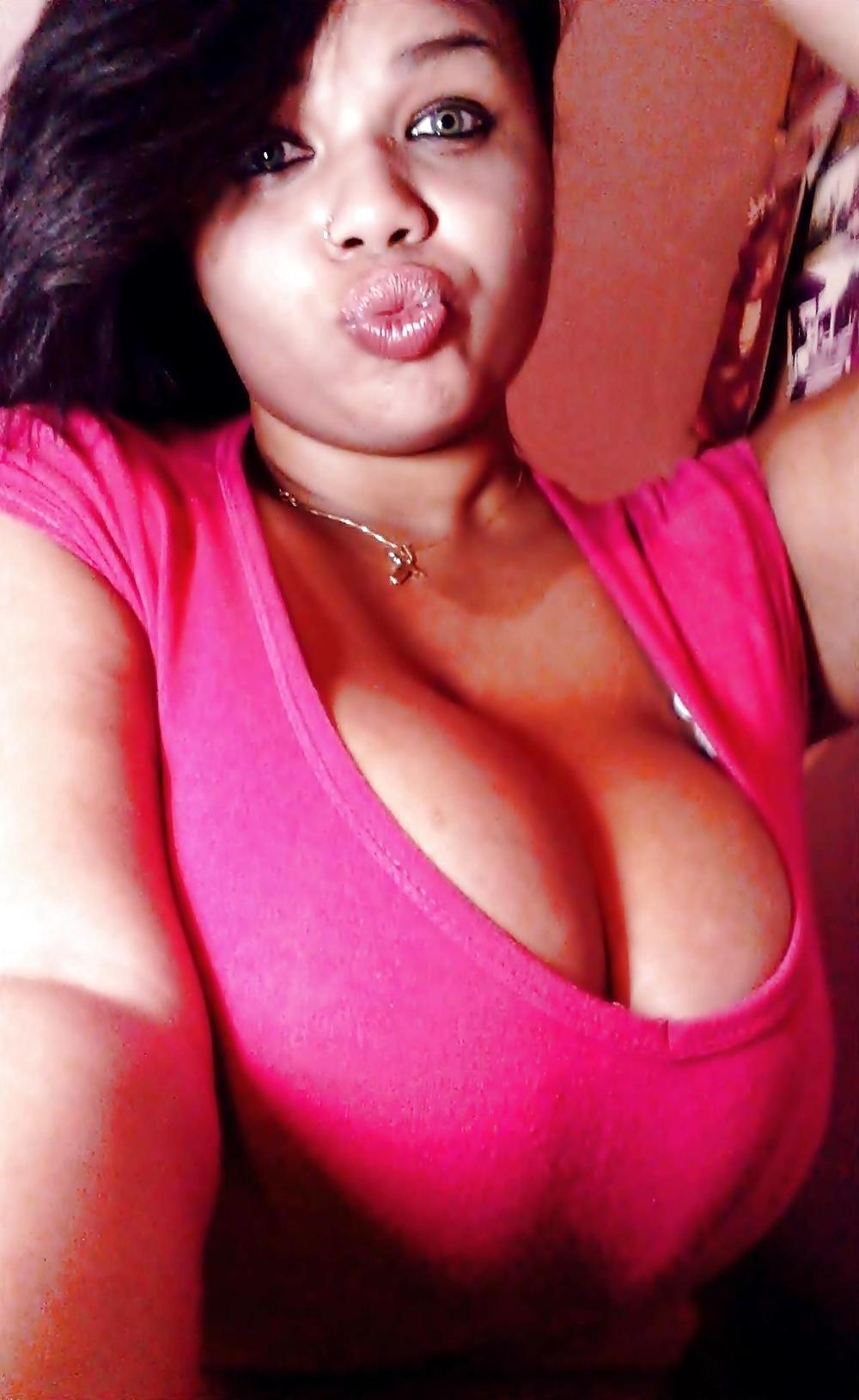 25P Brazilian Big Boobs Girl