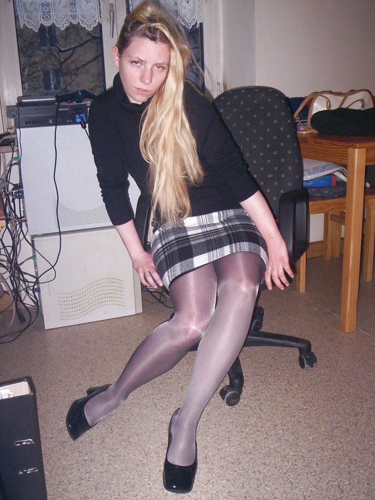 19P Sexy girl in stockings