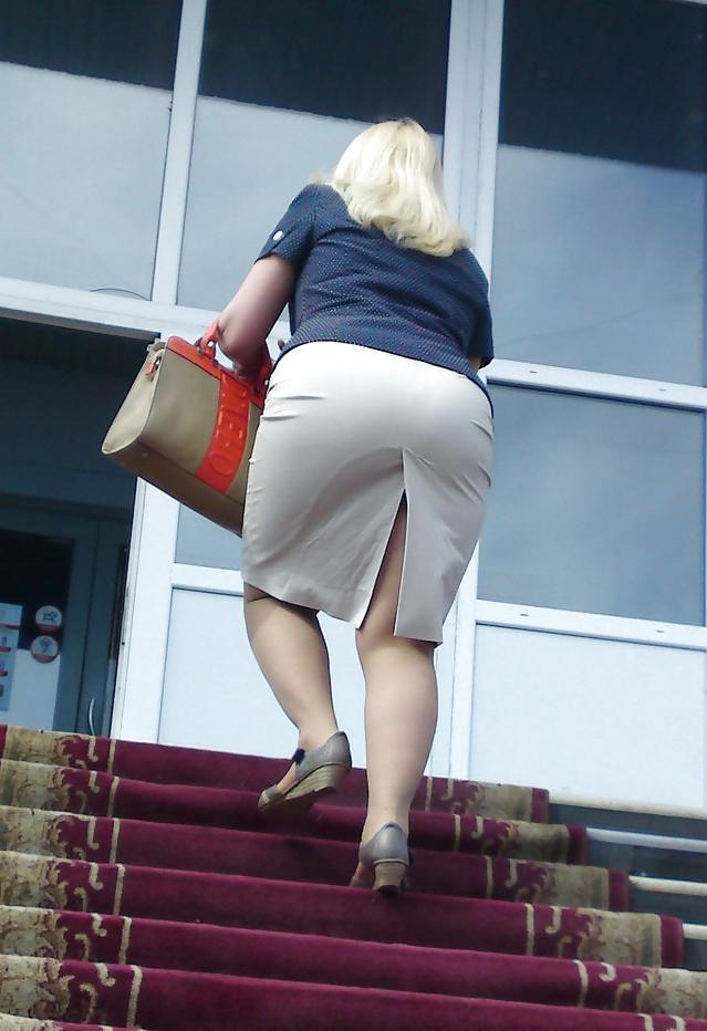 25P Mädchen auf der Straße
