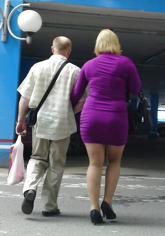 25P Mädchen auf der Straße