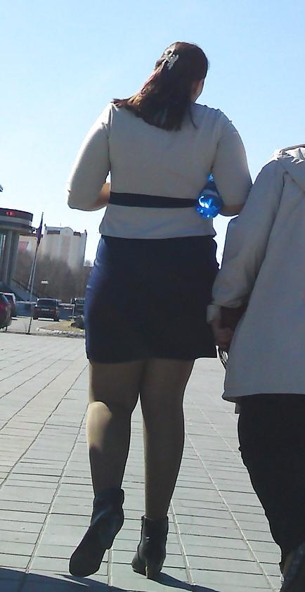 25P Mädchen auf der Straße