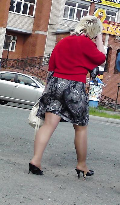25P Mädchen auf der Straße
