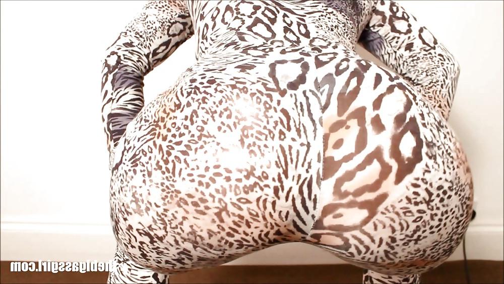 13P Big butt sexy brunette fat ass huge booty culo grande