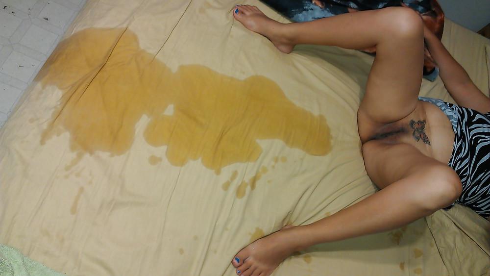 4P Wife's pussy squirt explosion.