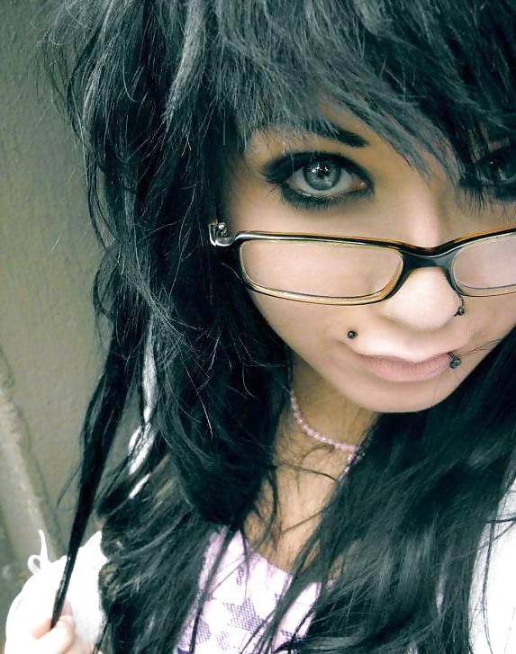 25P Emo Girls