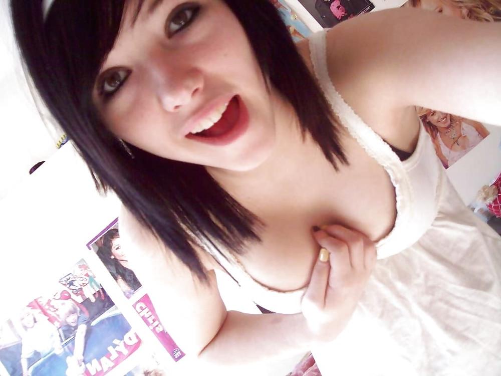 25P Emo Girls