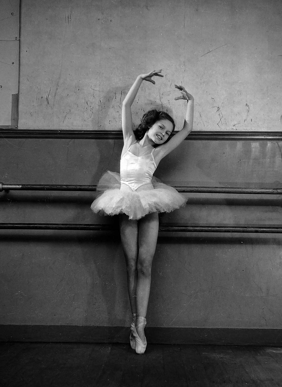 14P Brigitte Bardot - young Starlet (50's)