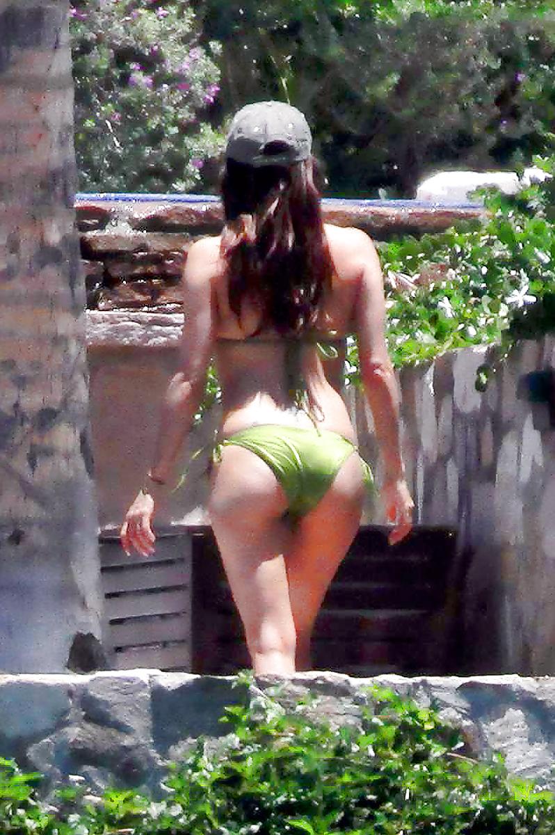 11P Eva Longoria in a Bikini Booty Shot