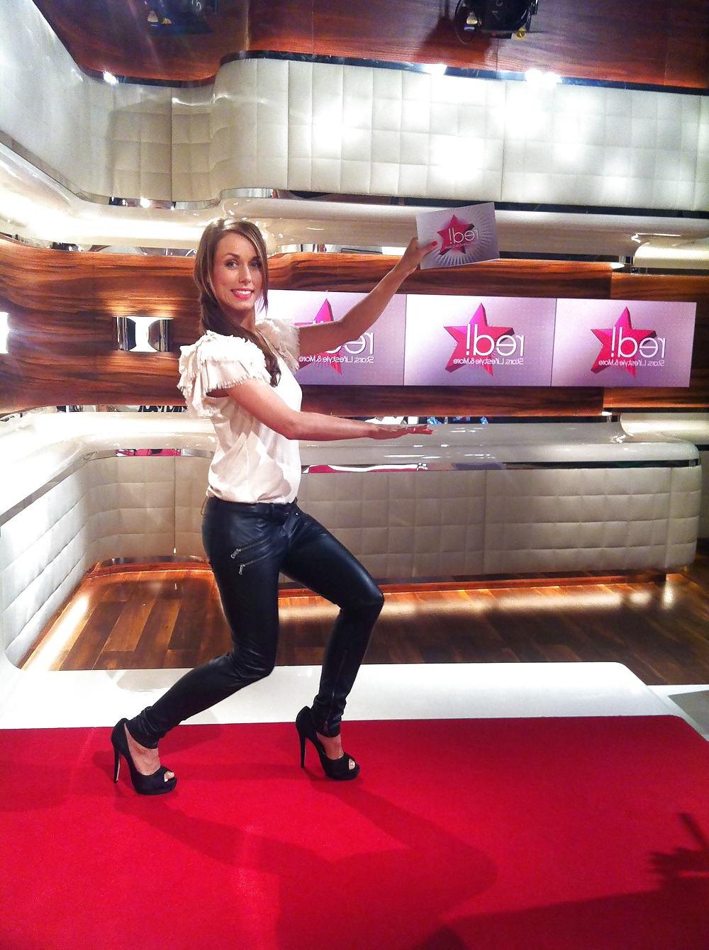 25P Annemarie - Hottest legs on german TV