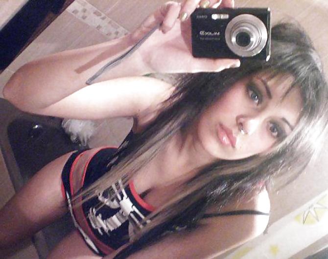 25P Emo girls