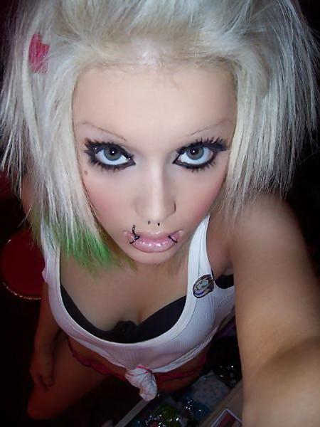25P Emo girls