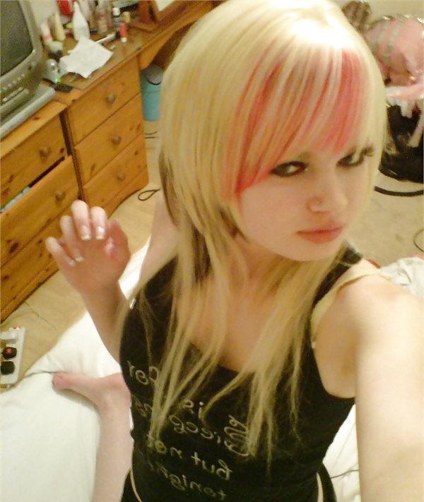 25P Emo girls