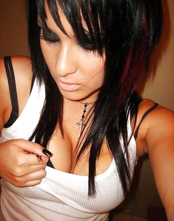 25P Emo girls
