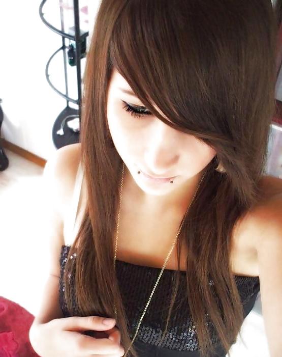 25P Emo girls