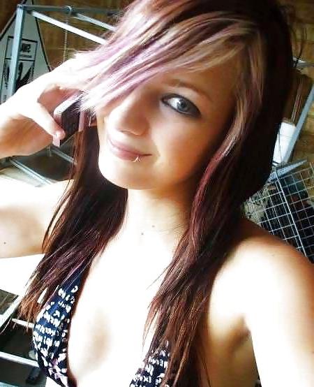 25P Emo girls
