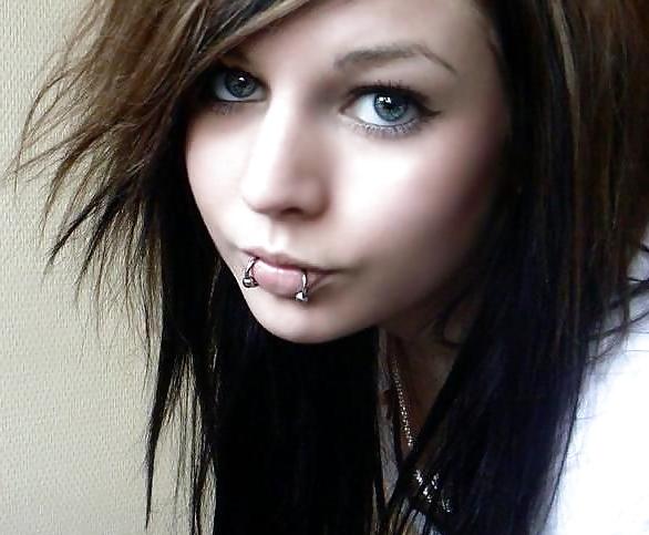25P Emo girls