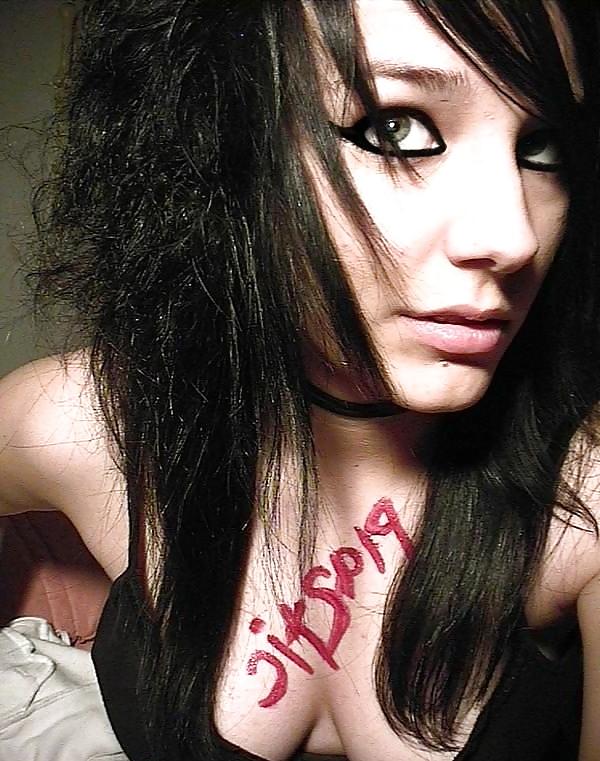 25P Emo girls