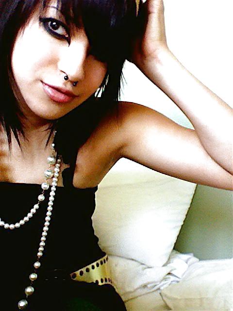 25P Emo girls