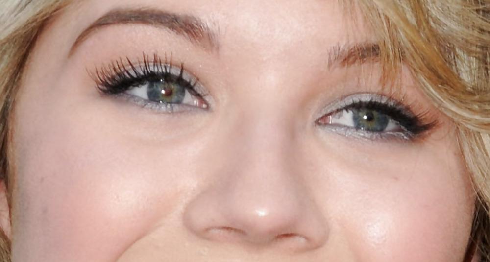 25P Celebrity eyes