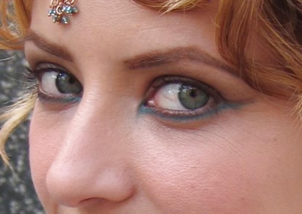 25P Celebrity eyes