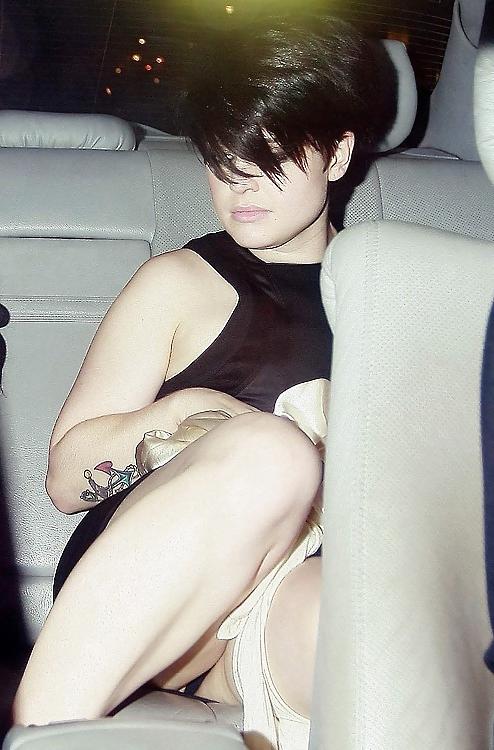 25P Celebrities Voyeur & Upskirts! (Vol.02)