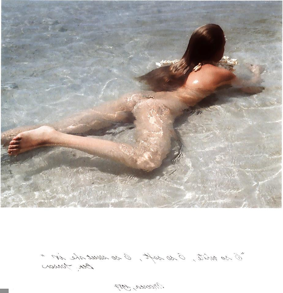 25P Erotic Photo Book 2 -  A Place in the Sun