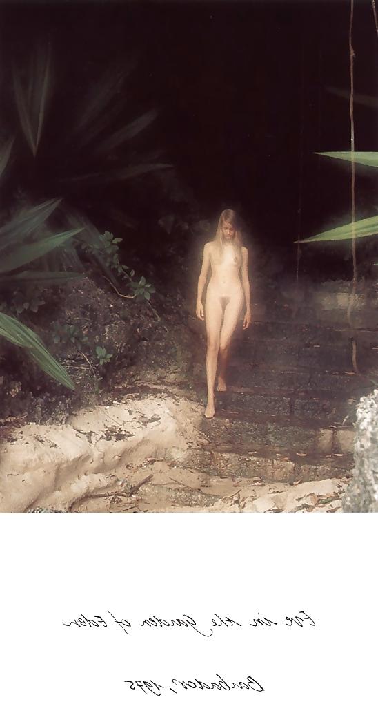 25P Erotic Photo Book 2 -  A Place in the Sun