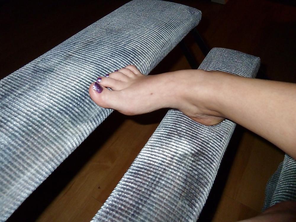 4P Teens babysitter feet