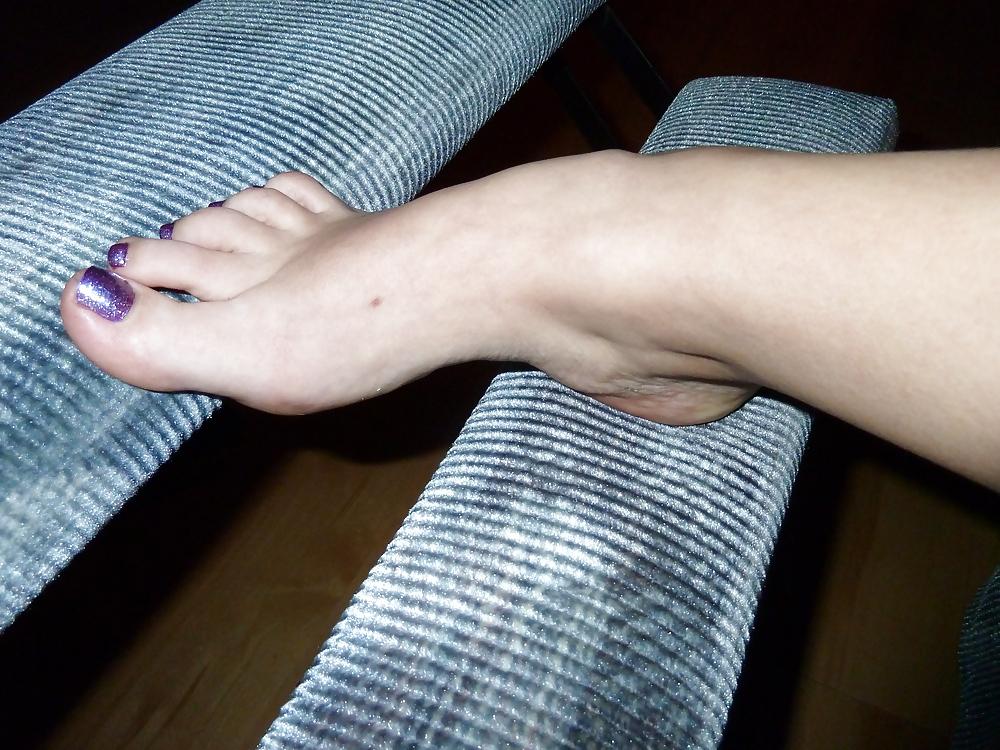 4P Teens babysitter feet