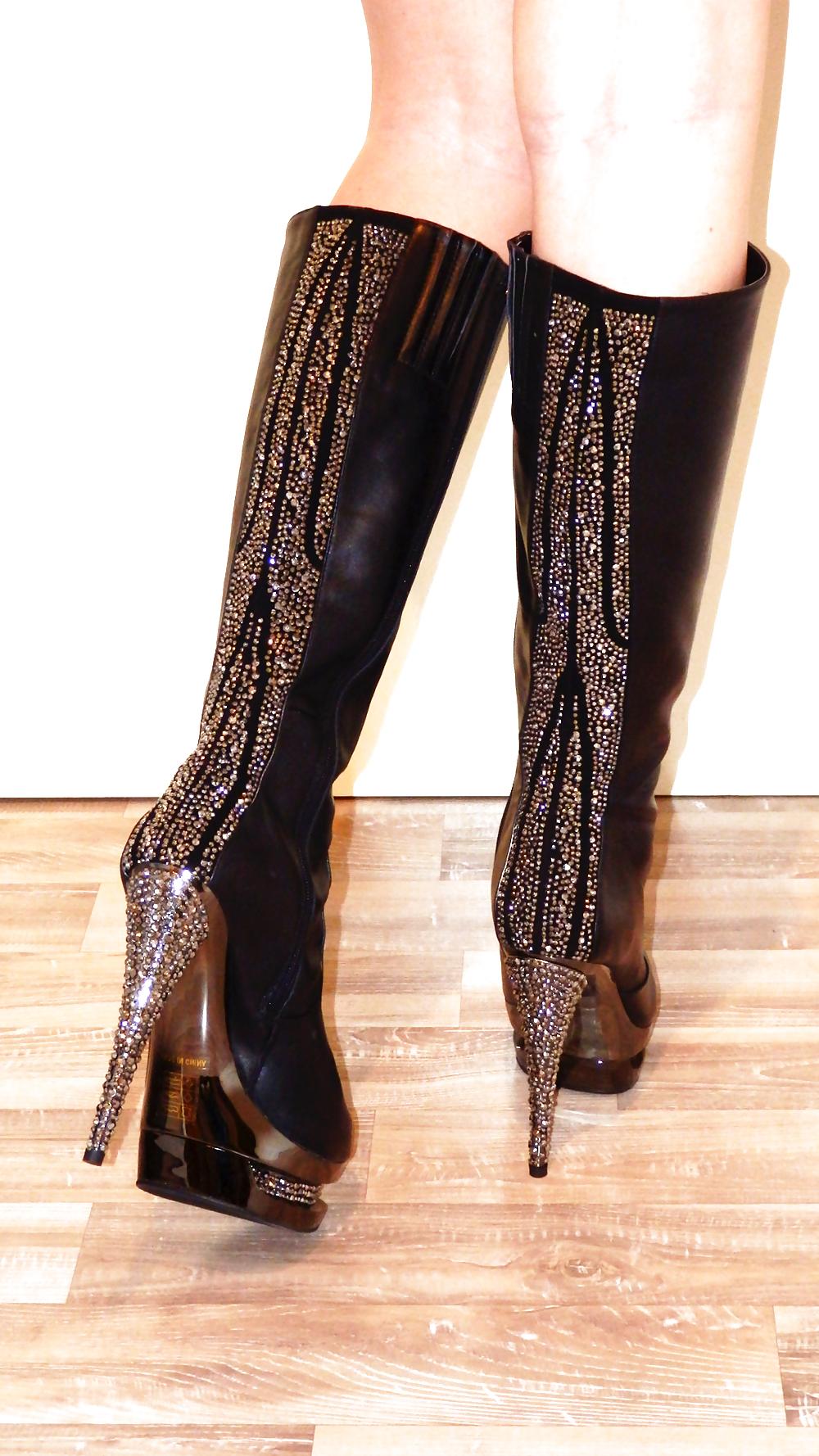 8P Lick my Boots