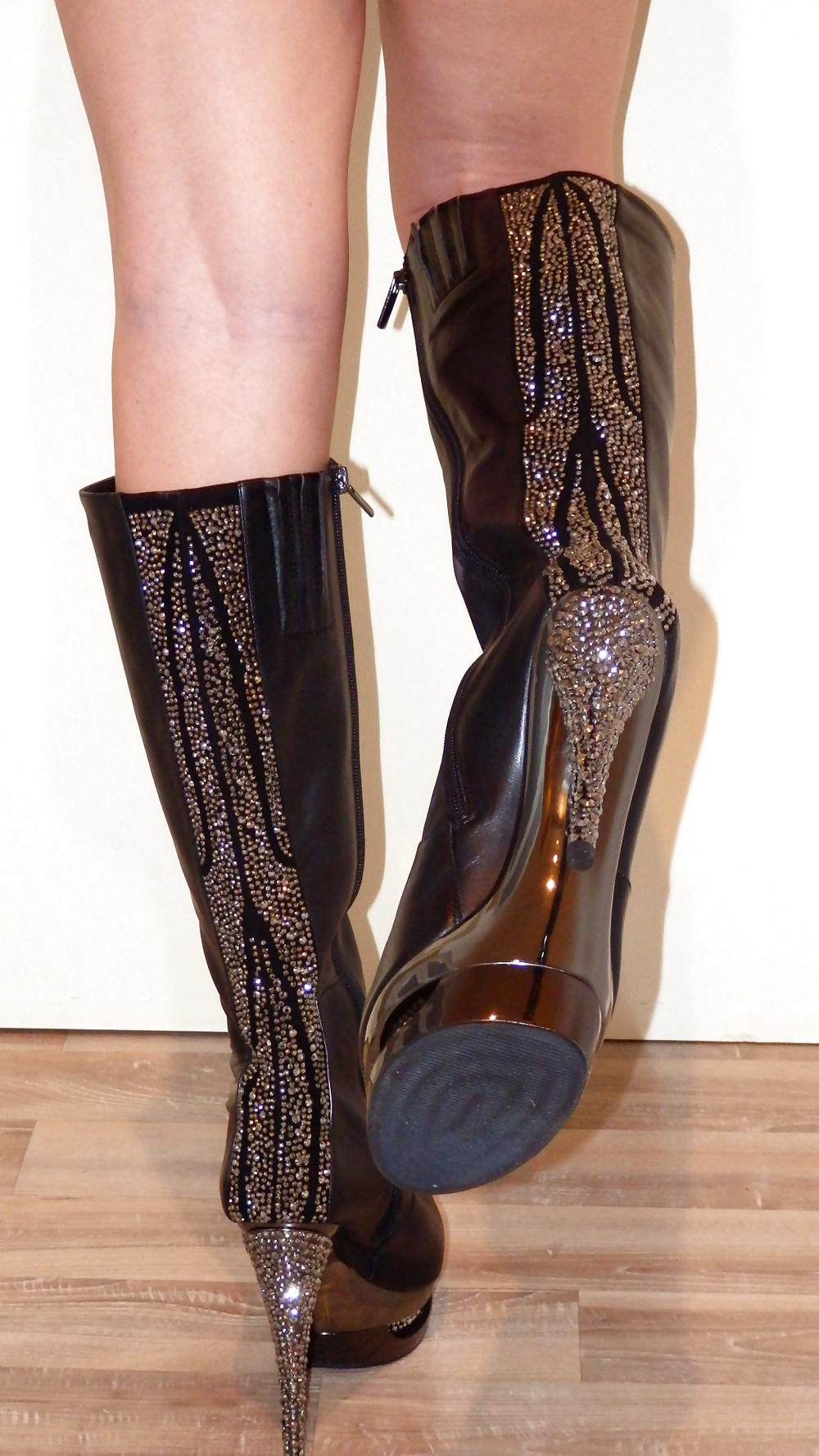8P Lick my Boots