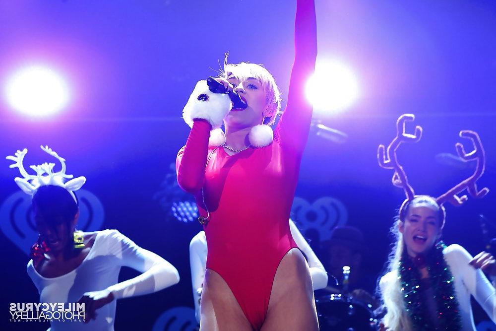 25P Sexy Miley Cyrus KDWB's Jingle Ball December 2013