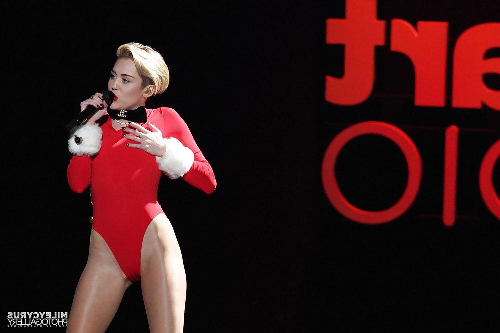 25P Sexy Miley Cyrus KDWB's Jingle Ball December 2013