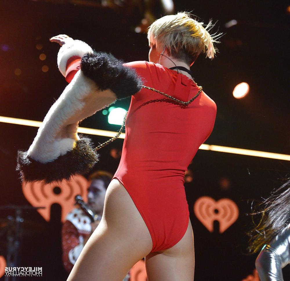 25P Sexy Miley Cyrus KDWB's Jingle Ball December 2013
