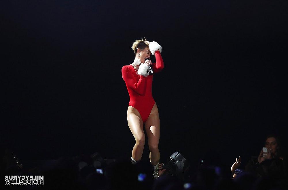 25P Sexy Miley Cyrus KDWB's Jingle Ball December 2013