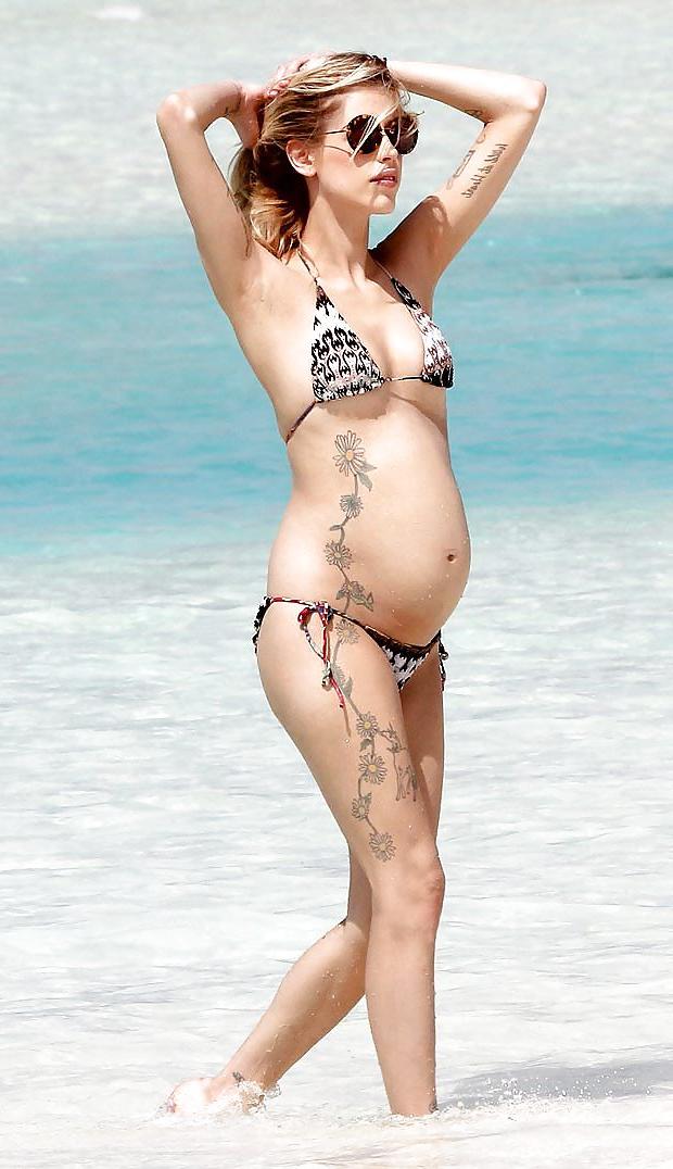 20P Pregnant celebrities 