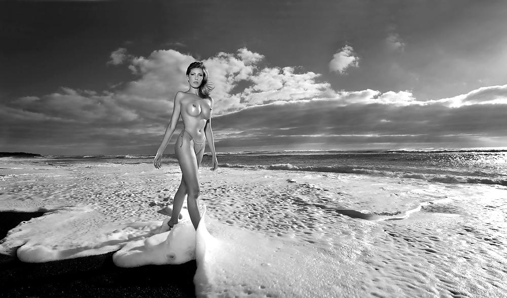 25P Erotic in Black and White - Session 3