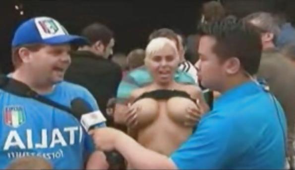 19P Football fans flashing tetas de aficionadas