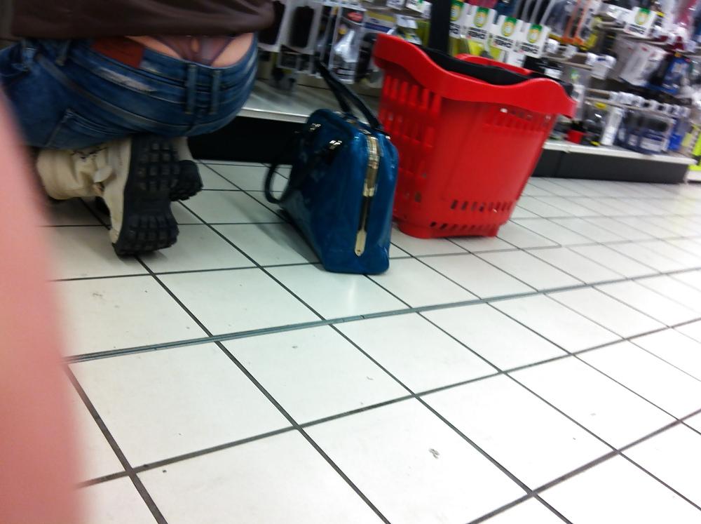 25P String in mall string au magasin